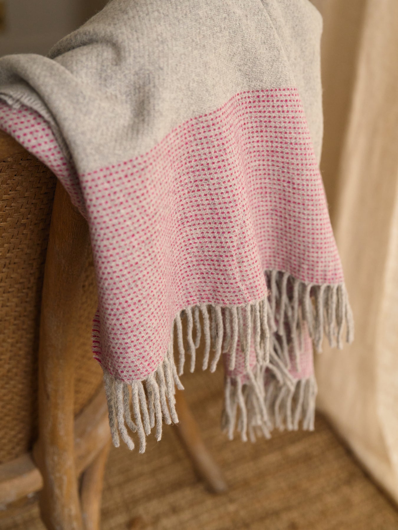 Raspberry Cashmere Throw The Plockton Cashmere Blend Throw - Silver & Raspberry – Hyde & Hare